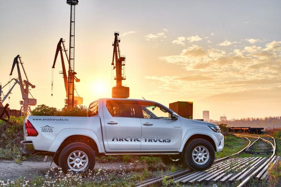  Toyota Hilux NG AT33 by Arctic Trucks 2016 года  (фото 2 из 11)